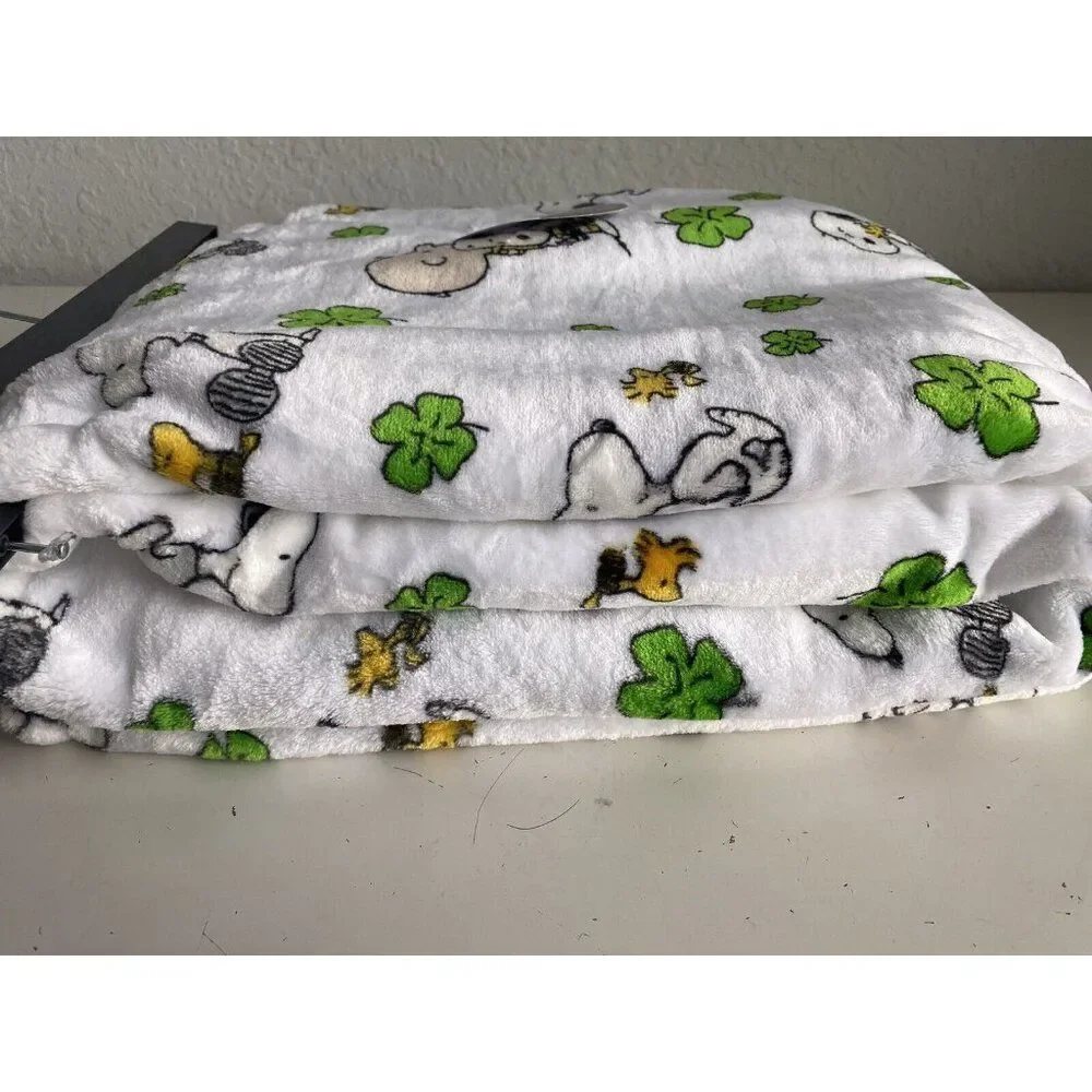 Peanuts Snoopy Charlie‎ Brown St Patricks Day Shamrock Plush Throw Blanket Soft